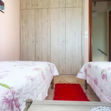 Evis Maisonette With Sea View شقة