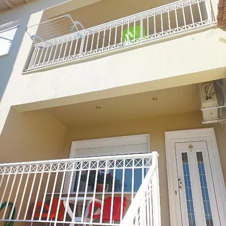 아파트 Evis Maisonette With Sea View 플로지타
